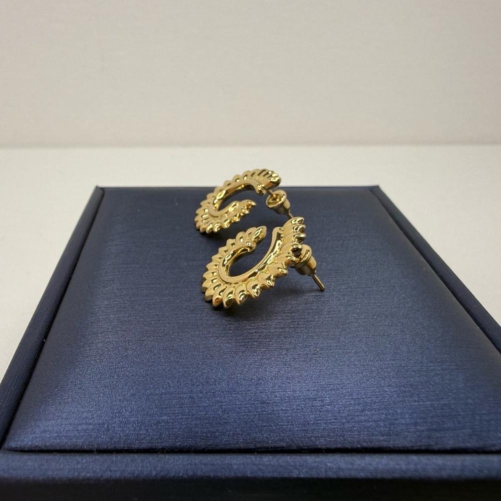 18K Genuine Yellow Gold Spiked Stud Earrings (Preowned) - Picture 5 of 17